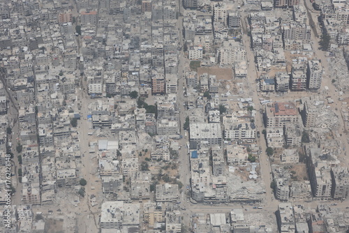 Tableau sur toile An aerial view shows a demolished area in Gaza