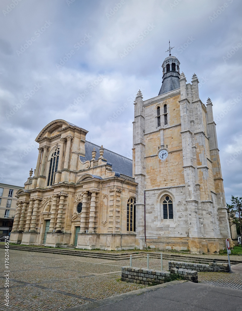 Fototapeta premium Notre-Dame Cathedral in Le Havre, France. The architecture contrast from ornate Baroque main facade alongside an older Renaissance and Gothic bell tower