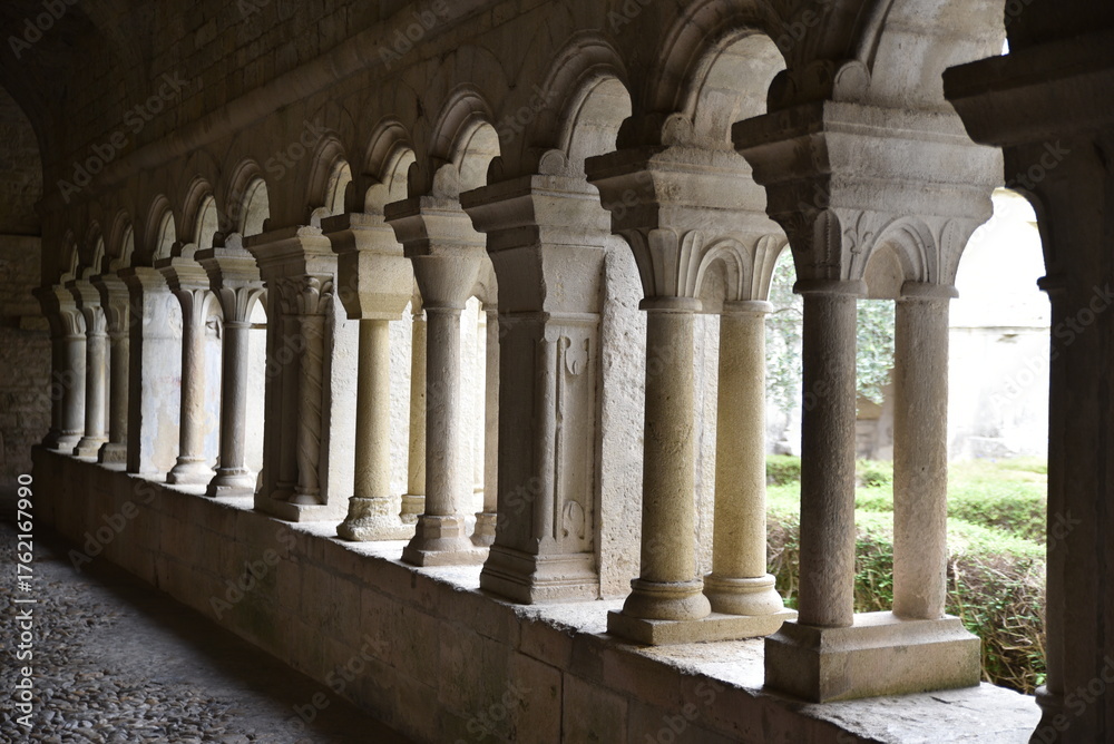 Fototapeta premium Cloître de la cathédrale Notre-Dame-de-Nazareth à Vaison-la-Romaine. France