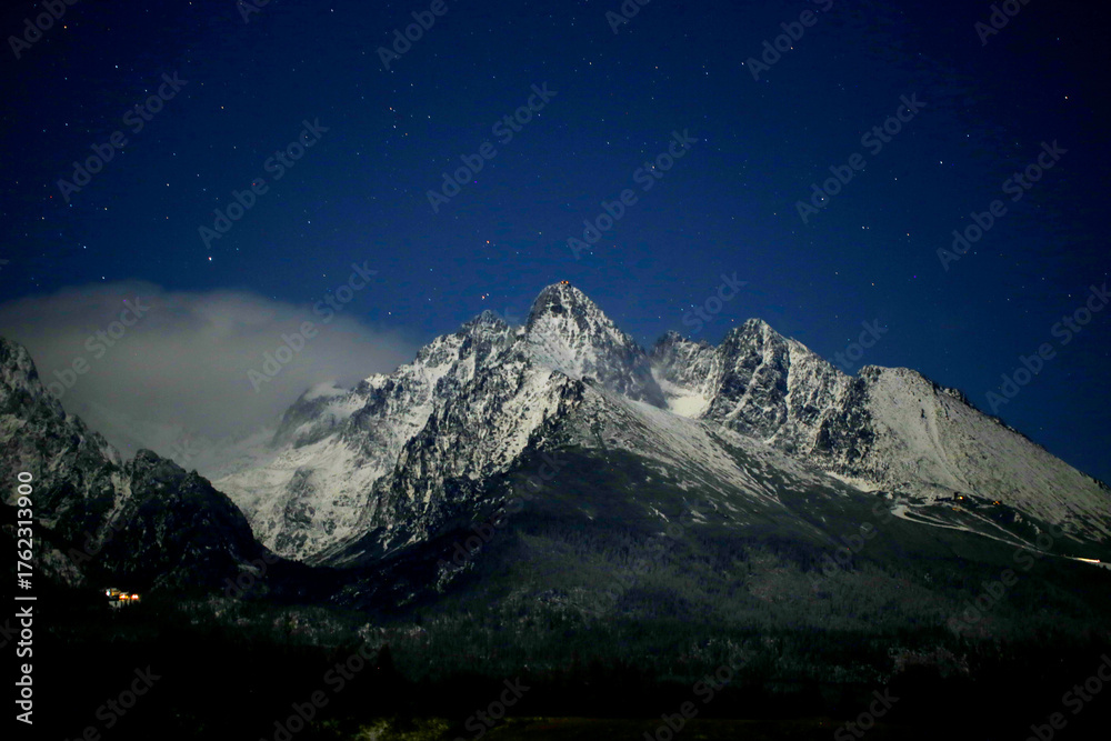 Obraz premium mountains in the snow high tatras