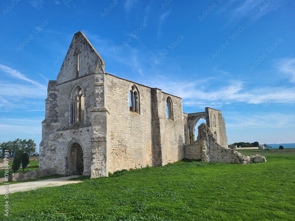 Obraz premium Abbaye Notre-Dame-de-Ré, dite des Châteliers, La Flotte-en-Ré, île de Ré, Charente Maritime, France