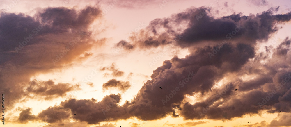 Obraz premium Skyscape with sea horizon. Horizon sunrise sea with ship. Sunrise seascape. Romantic summer vacation seascape. Golden hour. Sea sunset horizon. Sunset cloudy sky. Seascape at summer vacation