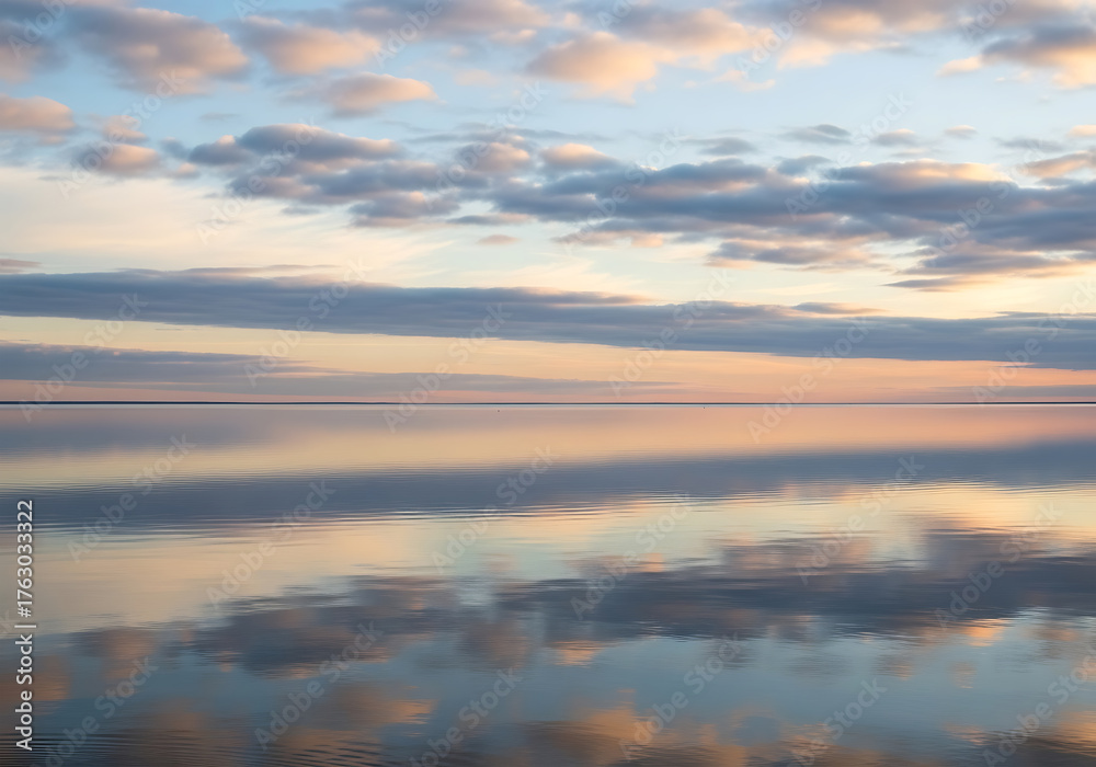 Fototapeta premium serene beautiful cloudscape and water