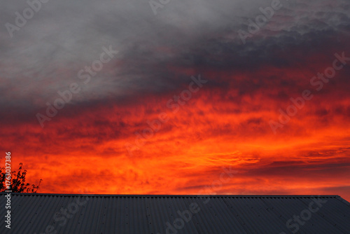 Cielo dramático al atardecer.