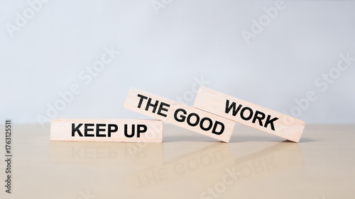 Cuadro en lienzo Keep up the good work, text is written on wooden blocks