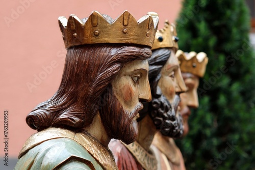 Three Kings Statues, Wood Carvings with Crowns