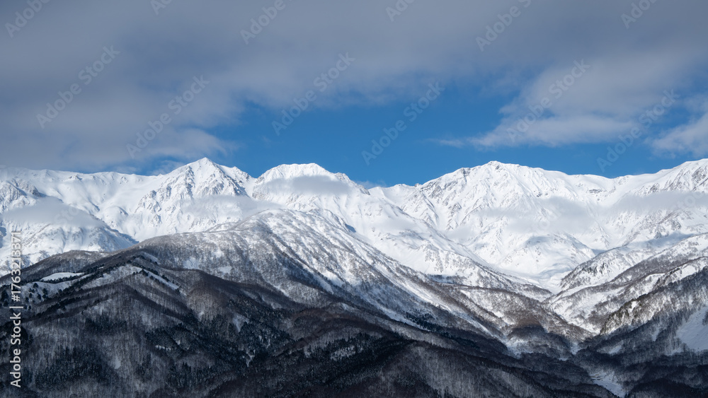 Obraz premium 冠雪の山並み 北アルプス 長野県白馬村
