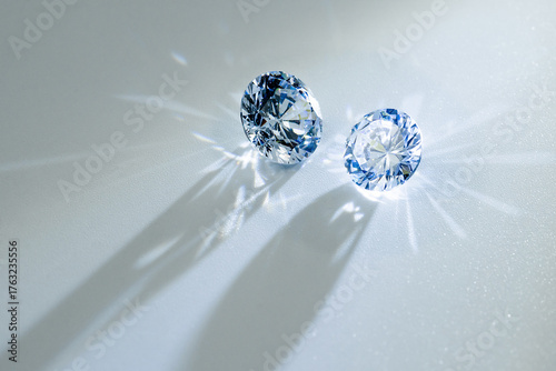 Fotografie Brilliant white diamonds with sparkling facets reflecting light on a soft background, symbolizing purity, wealth, and elegance, perfect for jewelry, luxury branding, or decorative design concepts