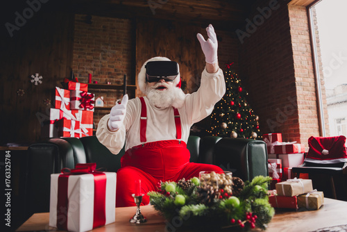 Valokuva Virtual Santa plays high tech helper learning holiday joy at a cozy Christmas ho