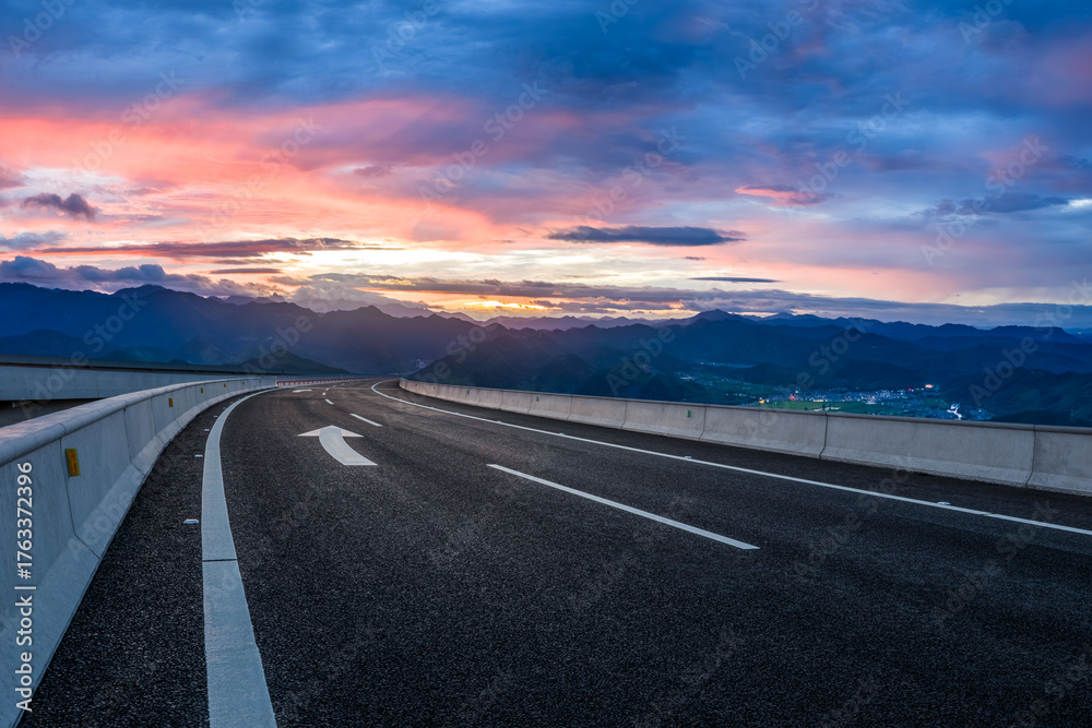 Naklejka premium Curving asphalt highway and mountain with beautiful sky clouds landscape at sunset