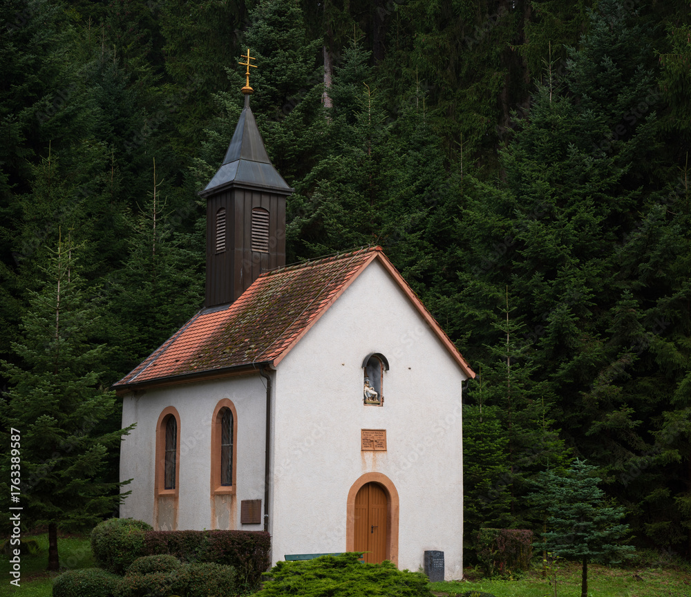 Naklejka premium Kleine Kapelle im Schwarzwald