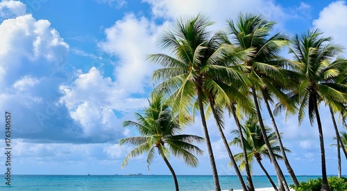 Paradiesischer Strand einer tropischen Insel, Palmen, weißer Sand, azurblaues Wasser, generative KI. Paradise beach of a tropical island, palm trees, white sand, azure water, Generative AI.
