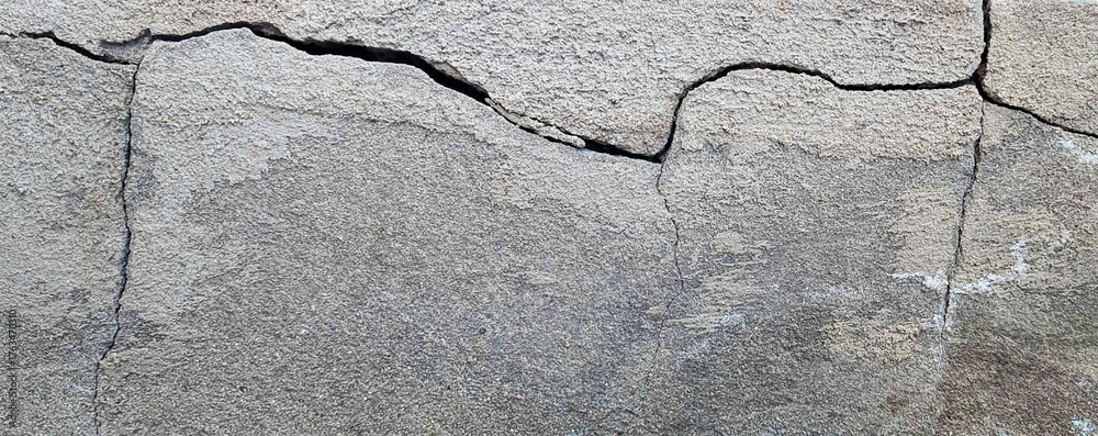 Obraz premium Cracked Concrete Wall Texture – Cement Surface with Scratches and Wall Fragment Background for Design and Industrial Projects
