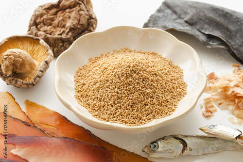 和風の顆粒だし　だしの素と出汁の食材