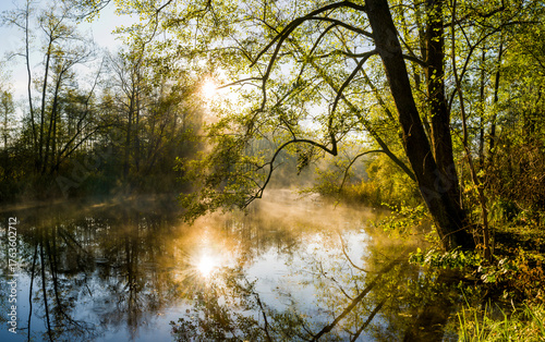 Fototapeta Naklejka Na Ścianę i Meble -  Niesamowity wschód słońca na Warmii 2025