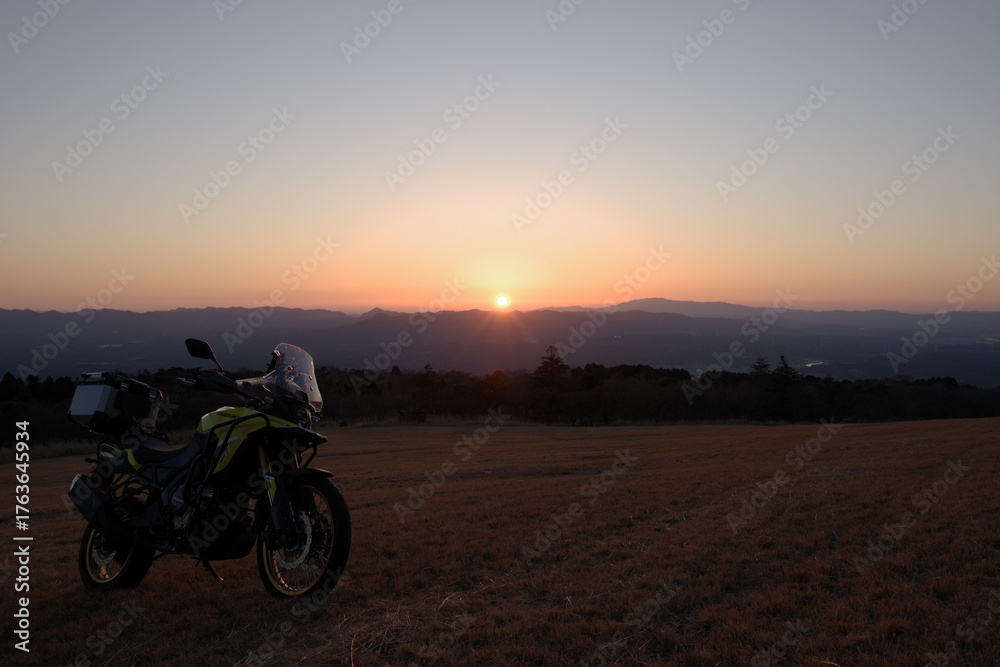 Fototapeta premium sunset on the road