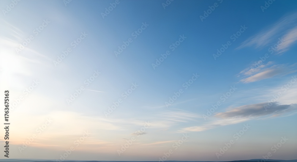 Obraz premium Cielo azul claro y nubes blancas.