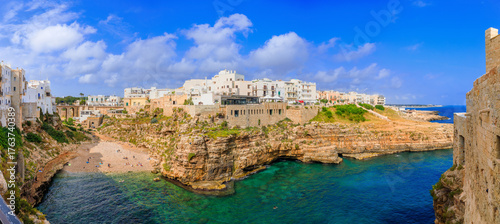 Fototapeta Naklejka Na Ścianę i Meble -  Polignano a Mare, Italy. Panorama of Lama Monachile beach.. Puglia region.