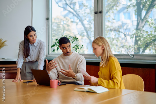Tablou pe pânză Professionals conducting a business meeting, actively collaborating and discussi