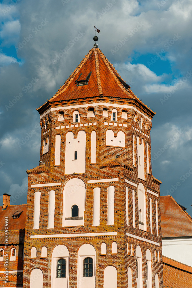 Fototapeta premium The castle building in the village of Mir in Belarus against the backdrop of a blue cloudy sky