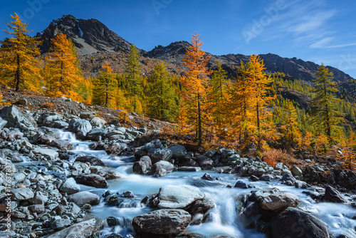 Fotografija Stunning autumn landscape in Alta Val d'Ayas, Aosta Valley