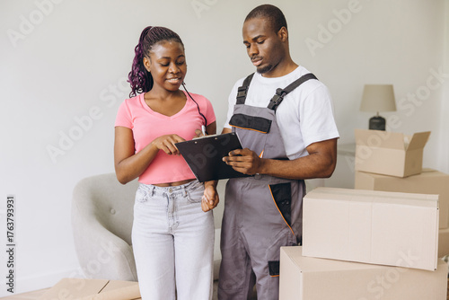 Customer signing delivery service agreement with mover