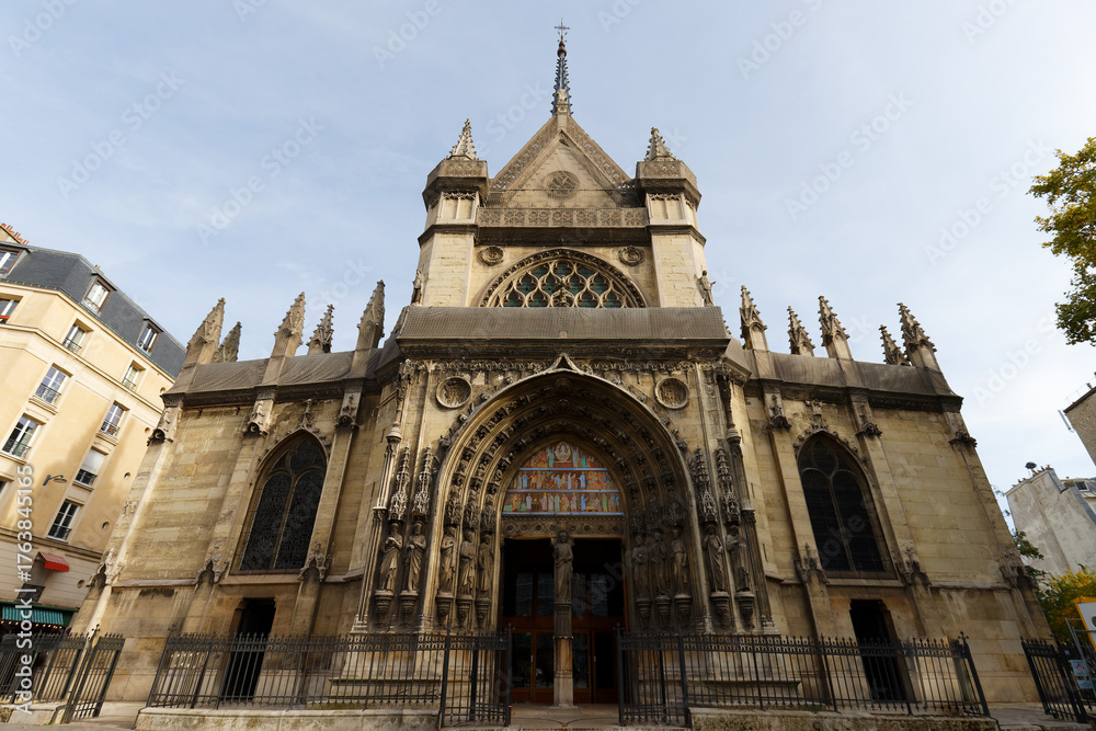 Fototapeta premium Saint Laurent Church on boulevard de Magenta in central Paris , France.