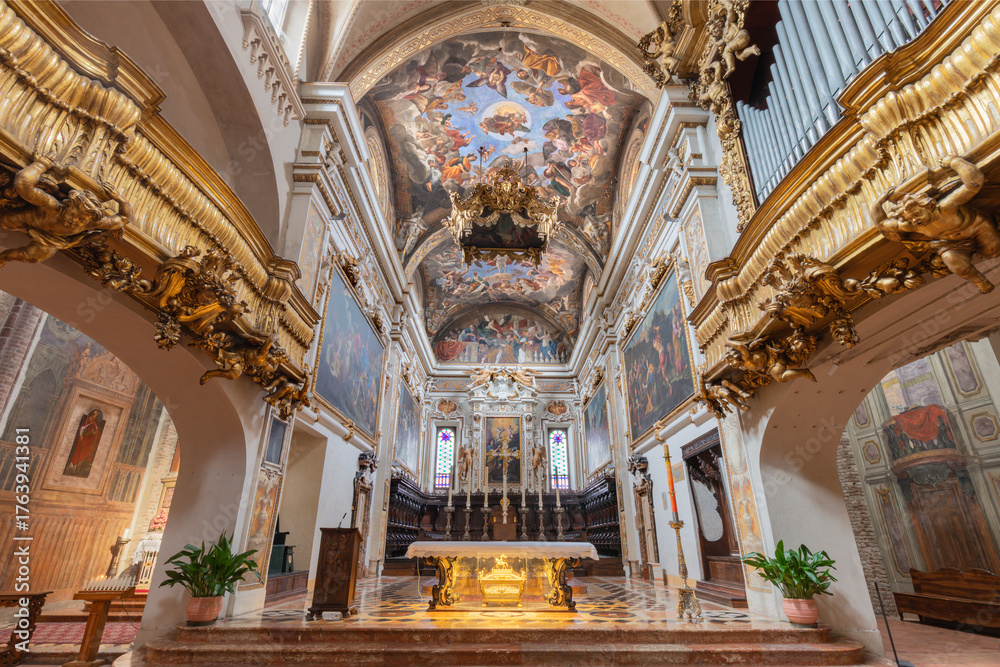 Fototapeta premium Piacenza - The presbytery in the church Basilica di San Antonio with the frescoes by Camillo Gavasetti (1626-1628)