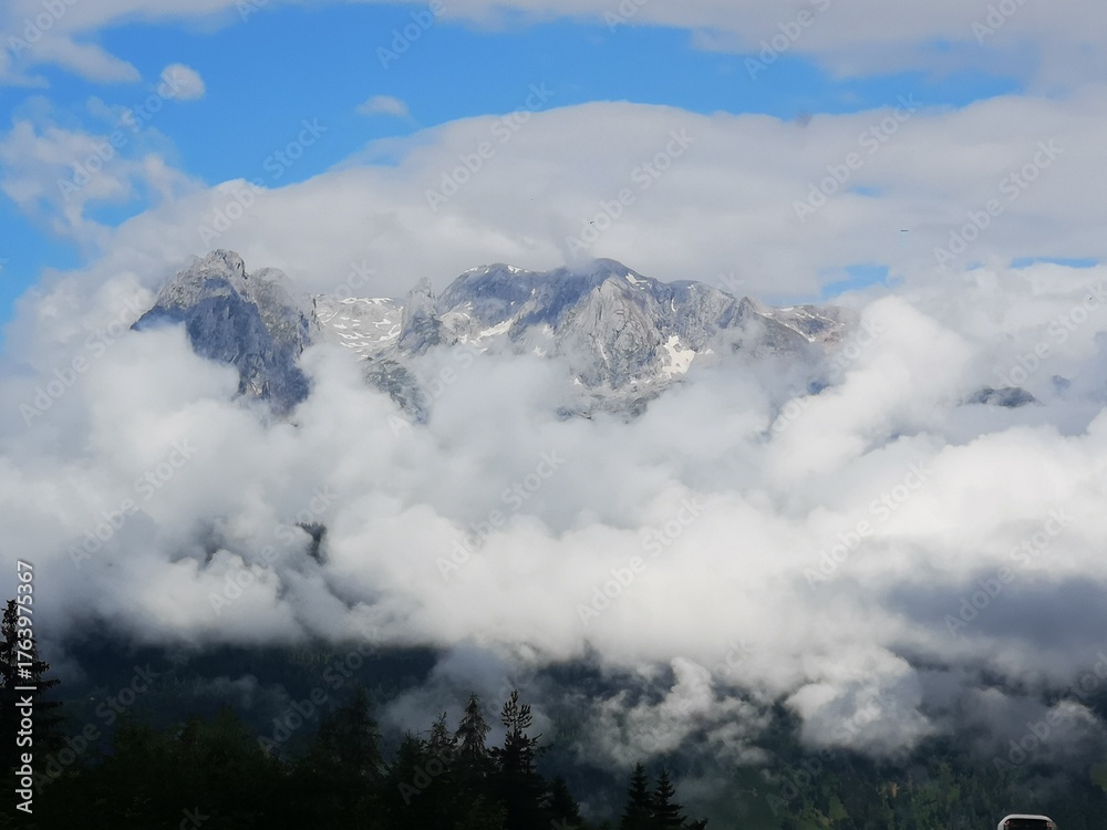 Fototapeta premium clouds in the mountains