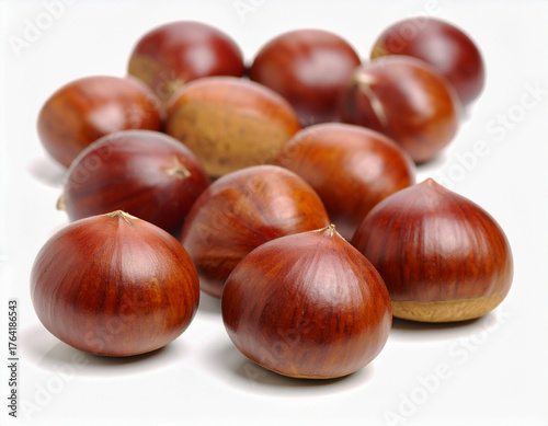 밤-알밤-밤톨-밤열매-밤껍질-밤 수확-여러 개