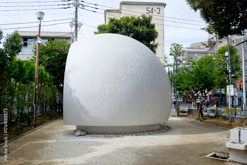 著名クリエイータが設計・デザインを担当した公共トイレ【THE TOKYO TOILET ザ・トウキョウ・トイレット　7号通り公園トイレ】（東京都渋谷区幡ヶ谷）