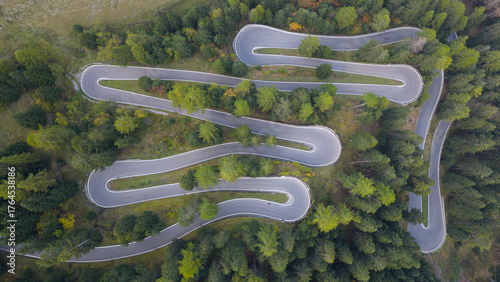 Photos hairpin serpentine mountain forest road
