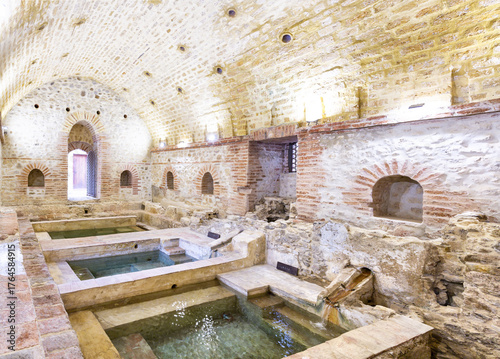Foto Arab-Norman Thermal Baths of Cefalà Diana with Ogival Arches in Sicily