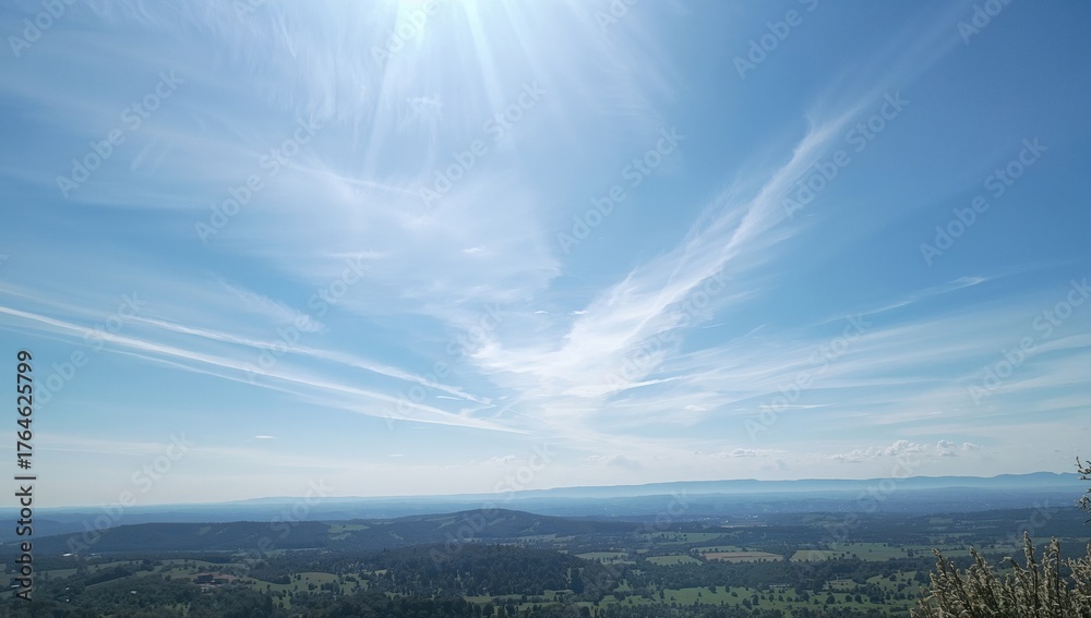Obraz premium Bright sun and clear blue sky over natural landscape