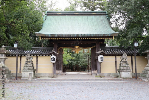 A Japanese shrine : the scene of an entrance gate to the precincts of Kitano-tenmangu Shrine in Kyoto City