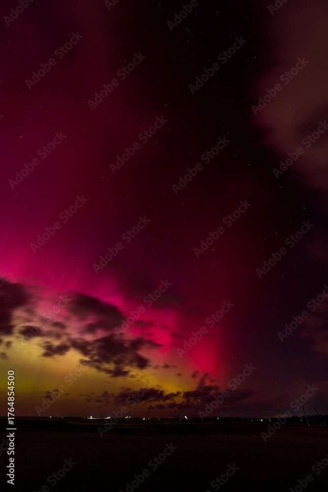 Fototapeta premium Vibrant Aurora Borealis in Night Sky