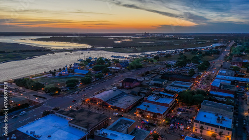 Cuadro en lienzo Aerial landscape of coastal downtown Brunswick city summer sunset in southeast c