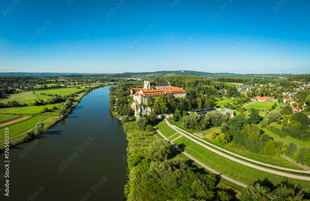 Naklejka premium Opactwo Benedyktynów w Tyńcu z lotu ptaka 