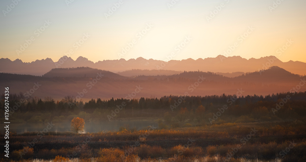 Fototapeta premium sunrise in the mountains