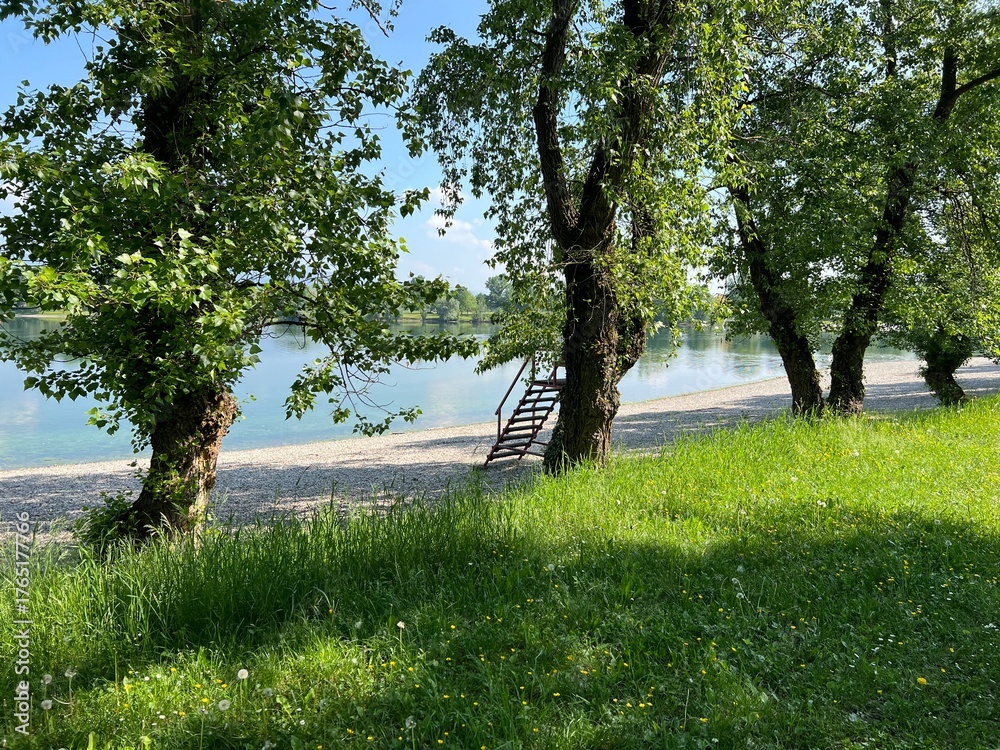 Obraz premium Jarun Lakes or Zagreb's Jarun Lake (Zagreb, Croatia) - Jarun-Seen oder Zagrebs Jarun-See (Zagreb, Kroatien) - Jezero Jarun ili zagrebačko Jarunsko jezero (Zagreb, Hrvatska)