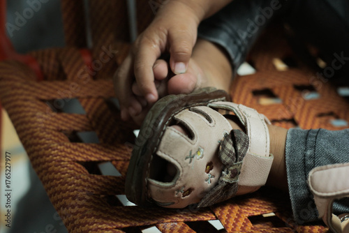 toddler loses one of his shoes