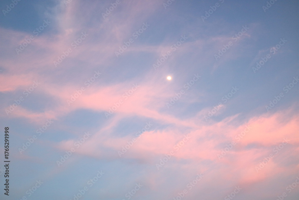 Obraz premium purple and blue twilight sky in the afternoon