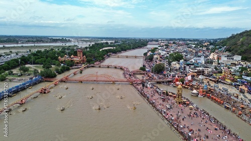 Foto Beautiful scene of river Ganga at Haridwaar, a popular tourist and pilgrimage centre, Uttarakhand, India