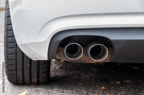 Verbrennungsmotor - PKW - Straßenverkehr - Umweltverschmutzung
