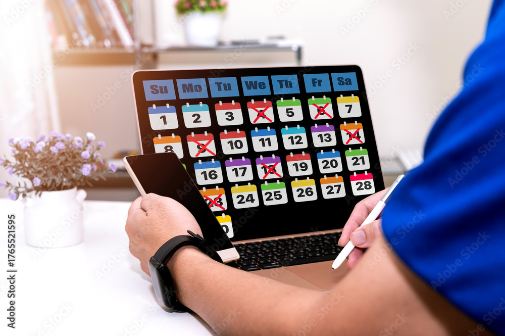 © Chutipon - Businessman Using Smartphone for Daily Schedule Management © Chutipon - Businessman Using Smartphone for Daily Schedule Management