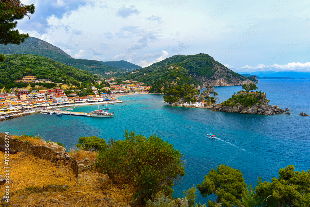Naklejka premium Parga an der griechischen Westküste (Epirus) am Ionischen Meer