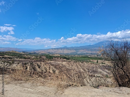 Bild auf Leinwand I calanchi del Cannizzola, un deserto nell'entroterra siciliano.