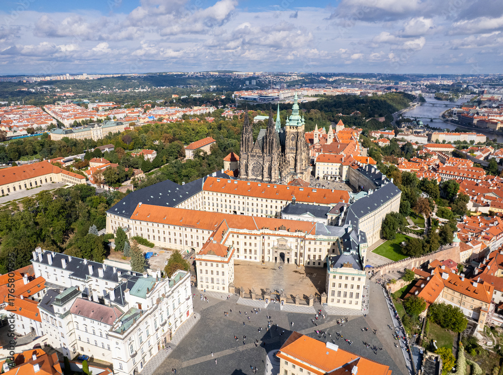 Obraz premium Beautiful aerial and detailed view of Prague Castle with St. Vitus Cathedral and the Old Royal Palace, Czech Republic — Gothic architecture and panoramic city skyline