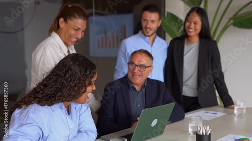 Multiracial business people working together inside modern office sharing ideas - Multi generational colleagues and entrepreneur concept	