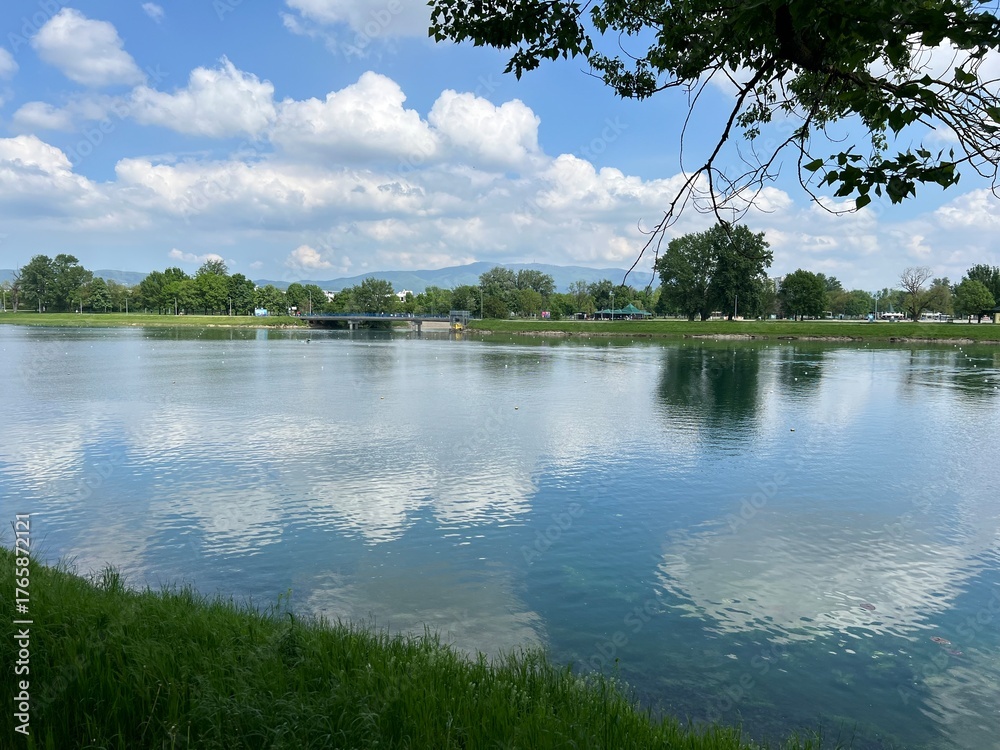 Obraz premium Rowing trail on Lake Jarun or rowing trails on Jarun's Lake, Zagreb - Croatia (Veslačka staza na jezeru jarun ili veslačke staze jarunskog jezera (RŠC Jarun), Zagreb - Hrvatska)